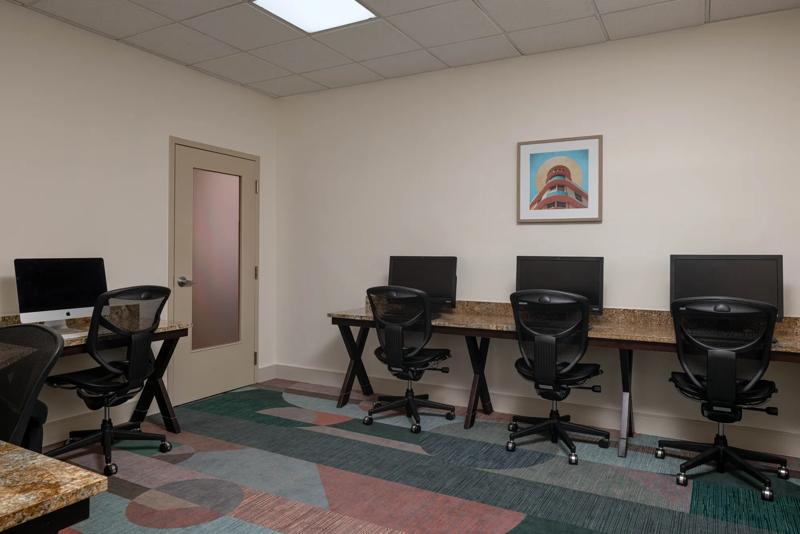 SHR_MiamiAirport_Amenity_BusinessCenter - 3C2AAD05-FBDD-4E5B-9AD8153825B085CC