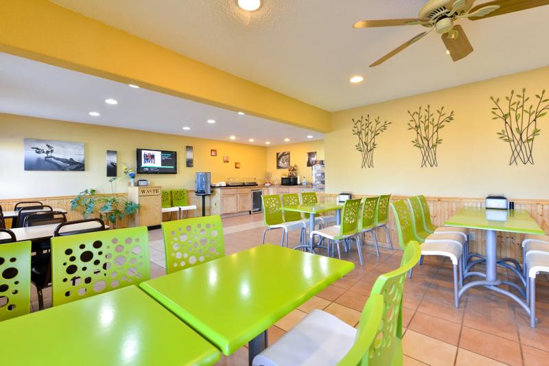 ABVI_WallSD_Dining_Breakfast Area_Seating - 3C38F66B-BDE3-44BC-82AA156C2C4F9652