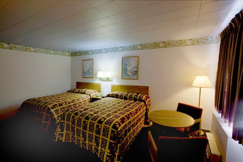 ABVI_LichfieldIL_GuestRooms_Two Doubles_Beds - 3C3DB6FE-67FB-469E-95329DD78668A347