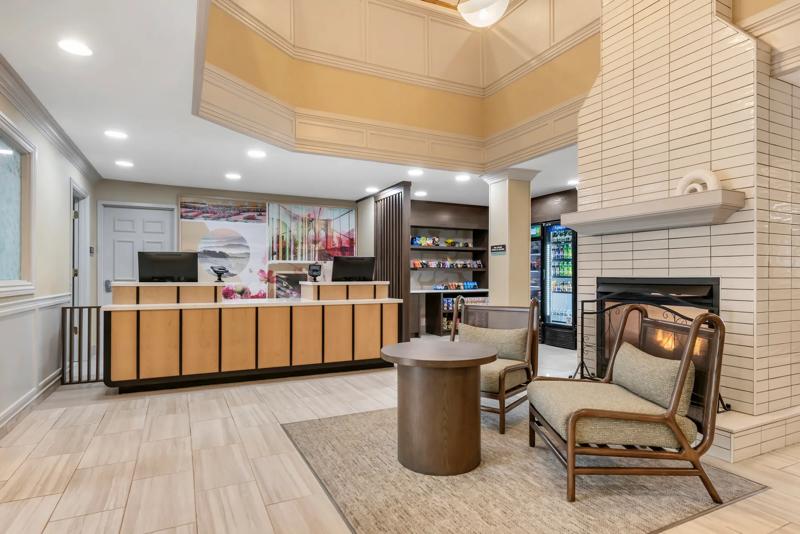 SES_DullesAirport_Lobby 2 - 3C6CE2B8-8145-411A-B5F312E30EDDFEC7