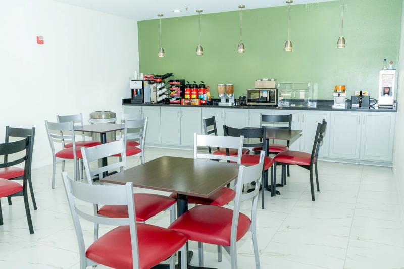 ABVI_DonaldsonvilleLA_Dining_Breakfast Area_Tables - 3CA689A2-1F87-42DC-A20B2283F605E8D6