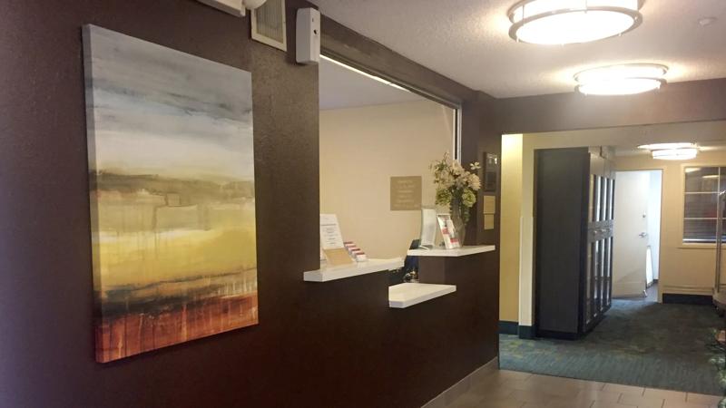 SIM_DallasGalleria_Lobby_Front Desk - 3CCFF3EF-2AC8-46F9-A8452018DB19EE8E