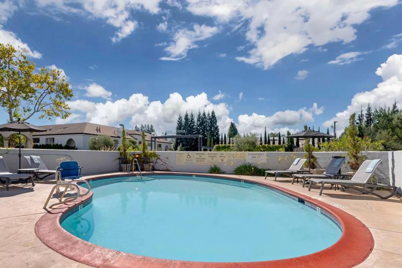 Dry_Creek_Mod_Pool Photo 3 - 3D9C7E71-AA2F-43BC-9FF6AB5D110A769B