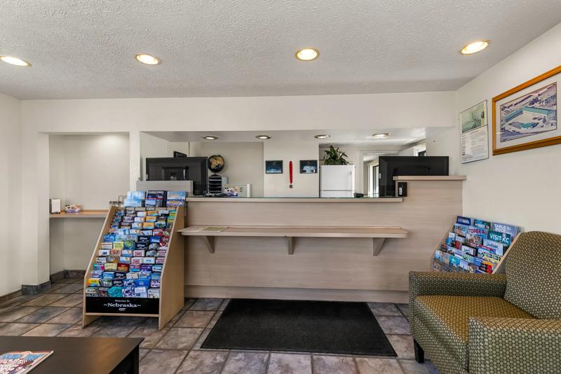 ABVI_LincolnNE_Lobby_Front Desk - 3E083465-F560-40CE-8D73C6E2107D1C55