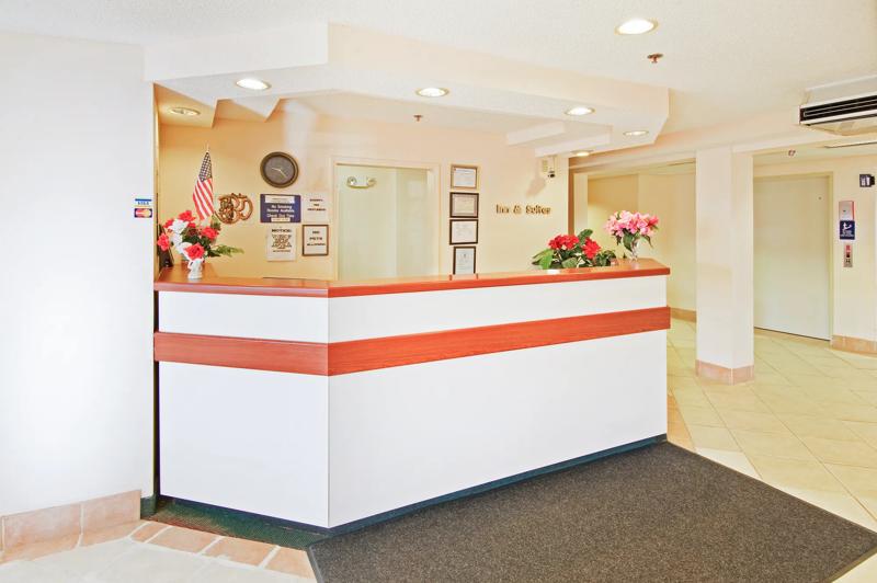 ABVI_McDonoughGA_Lobby_Front Desk - 3E6060EE-8594-495F-BE70E6C1C1ECFF58