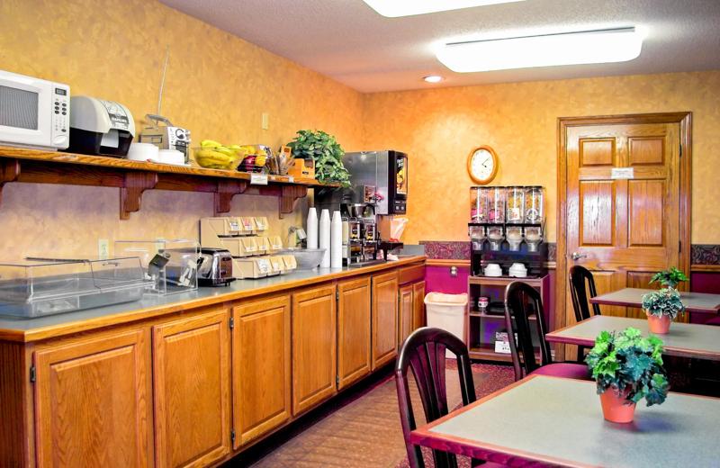 ABVI_YorkNE_Dining_Breakfast Area_Buffet - 3E63E202-6049-4A49-A3A847FEBB7496DC