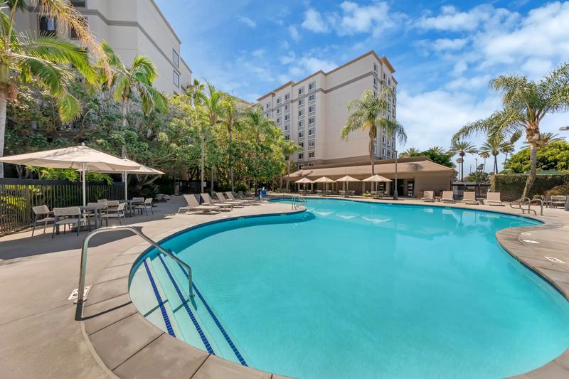 SHR_SES_AnaheimResortArea_Pool-2 - 3F1D1D95-4C65-4105-AC03CD411BA9C408