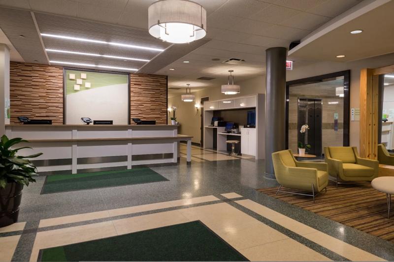 SHR_ChicagoOHare_Lobby_Reception - 3F6AA4E5-C0DB-4F20-85901FAAAF4F81AE
