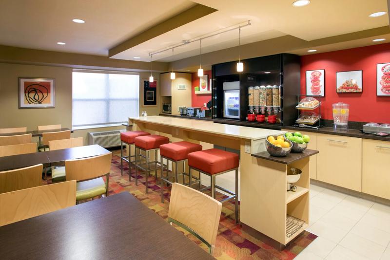 SIM_PhoenixScottsdale_Dining_Breakfast Area_Seating - 3F8E4642-FC8F-40A9-80BF3A81B72DB718