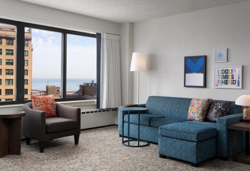 SES_ChicagoDowntown_1 Bedroom Suite - Living Roon Alt - 3FAF9E9D-CED4-4A5F-B259CE9547048A2B