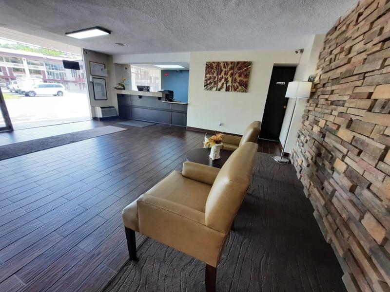 ABVI_MolineIL_Lobby_Seating - 40922175-4507-41FE-85BD66468EBF0B52