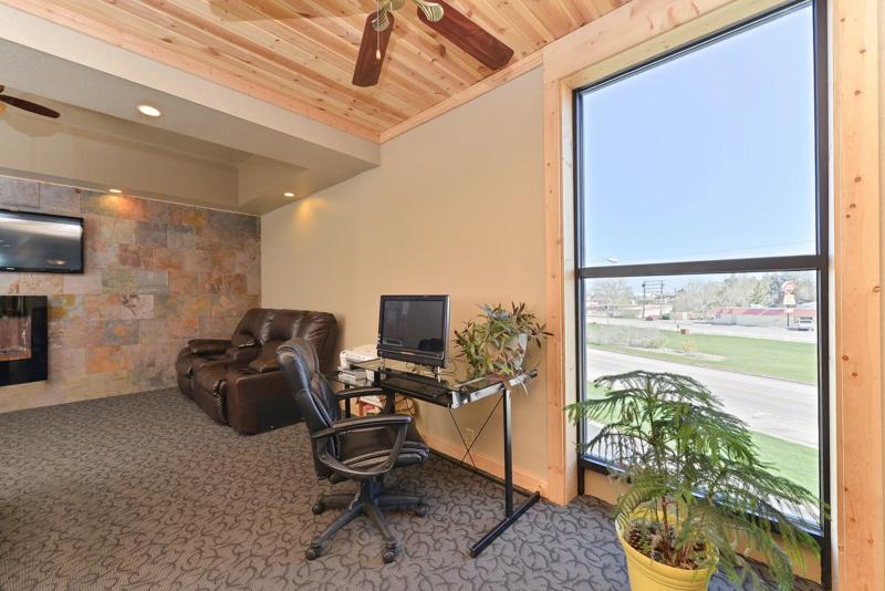 ABVI_WallSD_Amenities_Business Center - 40AD343C-5652-4C8B-80B94808DB918AE8