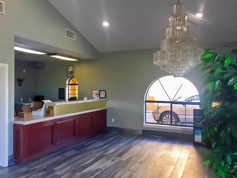 ABVI_BishopKingsvilleTX_Lobby_Front Desk - 40BE8E4F-16DF-42C0-8E25CDA0ED2F352E