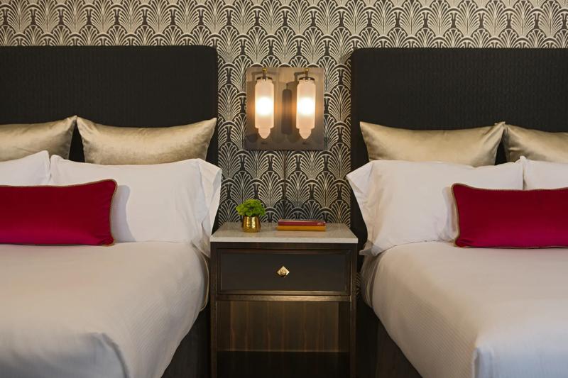 TRS_AllegroChicago_GuestRoom_Deluxe_DoubleDouble_Details - 41046D64-4574-44CE-A850B2F19E5F6387
