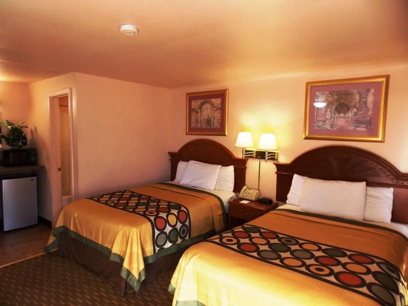 ABVI_EugeneOR_GuestRooms_Two Doubles_Room - 4237494C-4C4A-45D9-BC61D672D341C269
