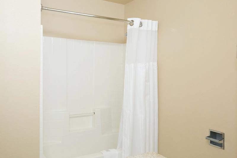 RLIS_McMinnville_Bathroom - 424C2535-D058-407A-84C65A6743726781