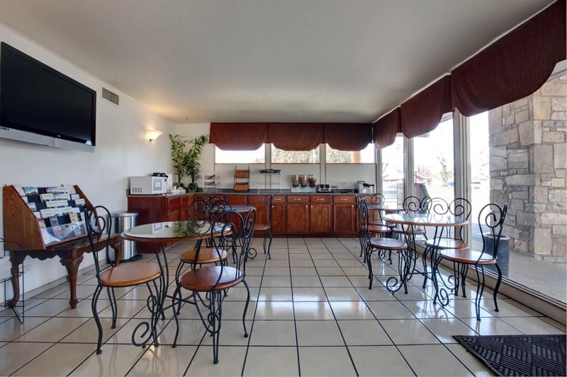 ABVI_Uvalde_TX1633_Breakfast Area - 4262EE09-8C8B-4ABD-A90D0D9952FBDCD6