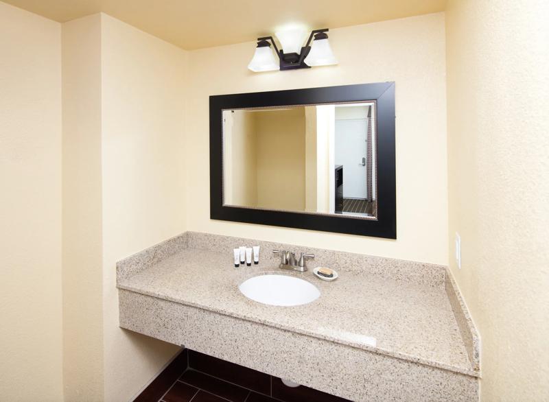 RLIS_Redding_Guest Room - 43DBC83B-585D-488D-AE56E93A7A98AFAA