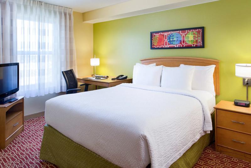 SIM_PhoenixScottsdale_GuestRooms_Two Bedrooms_Bedroom One - 43F02BBB-AA47-4BE0-9C52DC829DCC268D