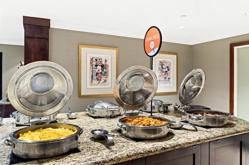 SES_AnaheimResortArea_Breakfast_2 - 45082C9B-E768-441D-8E1807A4C572EDF6