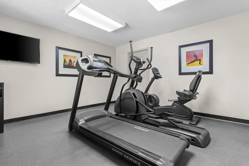 SIM_Stafford_TX6473-FitnessCenter-1 - 450D522E-8B77-4902-B725B3DB173F5D98