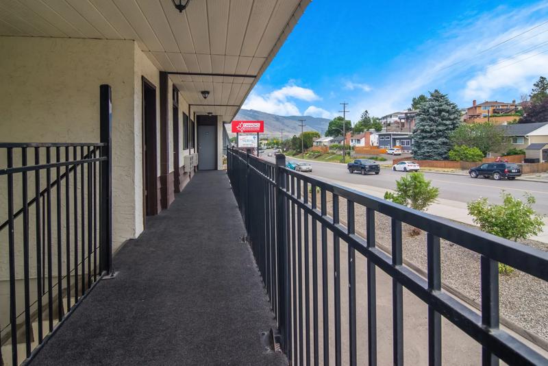 CBVIS_Kamloops_BC1698_Balcony_01 - 458D9E33-C967-4B8C-A85724E1ED54C266