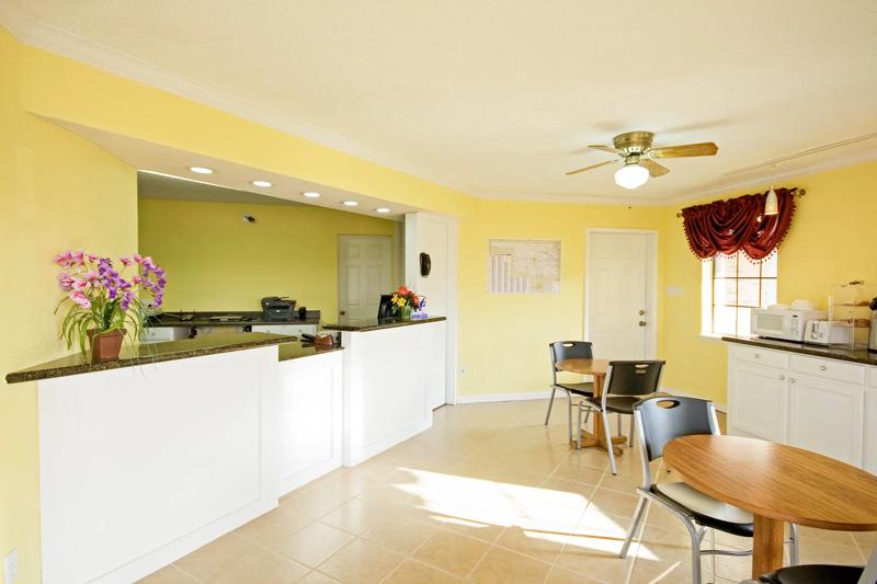 ABVI_PryorOK_Lobby_Front Desk - 461CB800-6D83-46ED-B02FC510C144210E