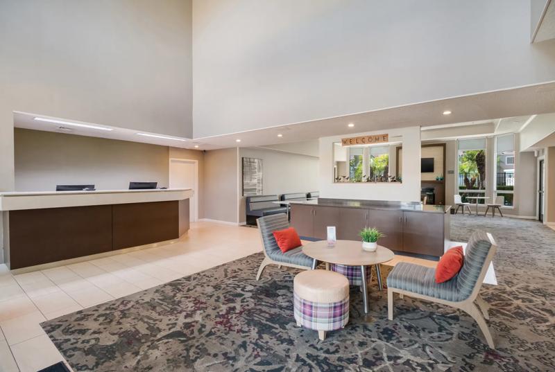 SES_HuntingtonBeachFV_Lobby_FrontDeskArea - 465E2438-214B-4026-9C237066C8725A34
