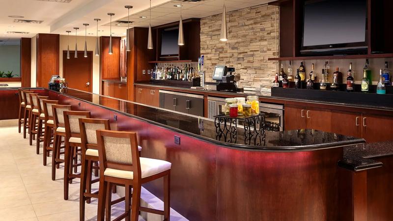 SHR_Houston-IAH-Airport_TX9967_Lobby-Bar-Lounge_2 - 4708BD6D-6989-4FE0-BAF1347A987B9CF5