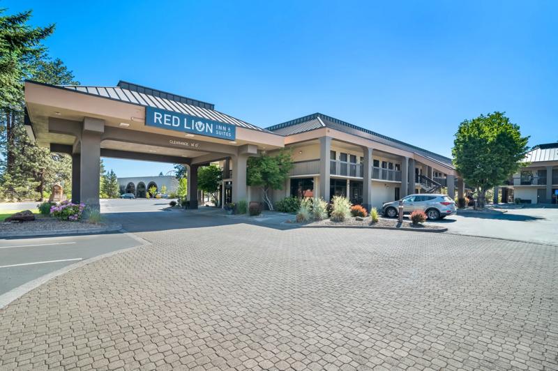 RLIS_Deschutes_River_Bend_Exterior_1 (4) - 473D0123-BCB5-48D1-90B2E7A73577E20B