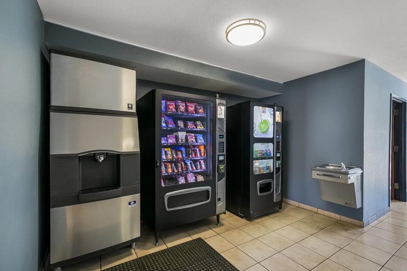 ABVI_SandmanInnOR_Amenities_Vending - 474DD567-144C-43EB-B306FB3571651BB5