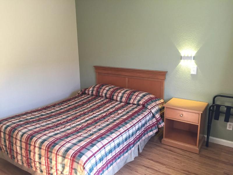 ABVI_NorthHighlandsSacramentoCA_GuestRooms_Queen_Bed - 47890517-FA49-47B5-B4009567B76BFA56