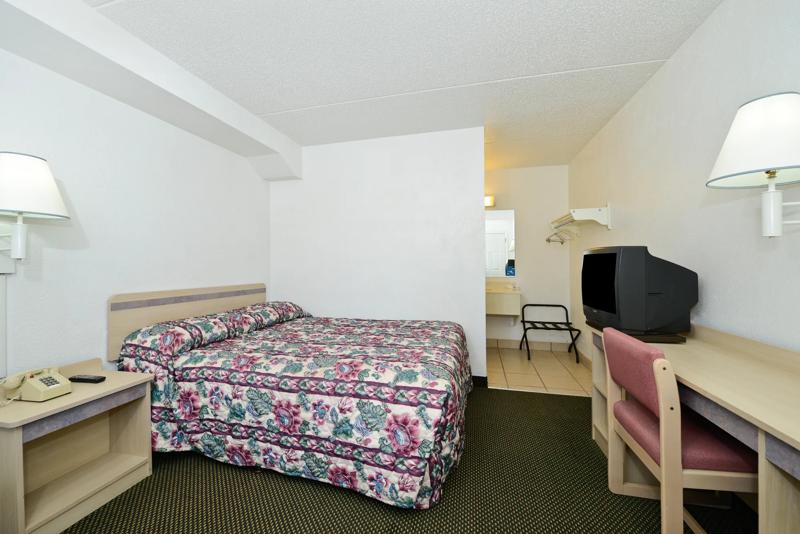 ABVI_BattleCreekMI_GuestRooms_Queen_Room - 48059659-10D9-4F86-A620846B7A58C17B