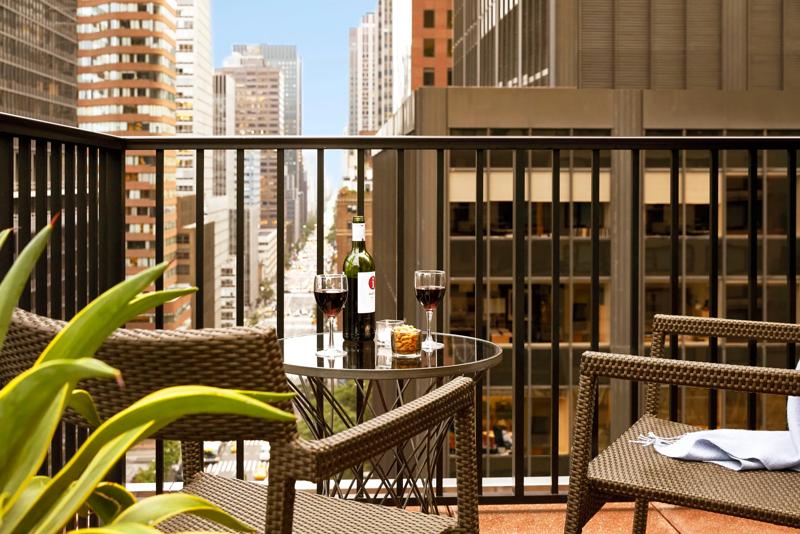 SHR_TheFifty_Amenity_Terrace_Wine_Retouched - 489844F0-93E1-4F51-845FC38D0AB3A414