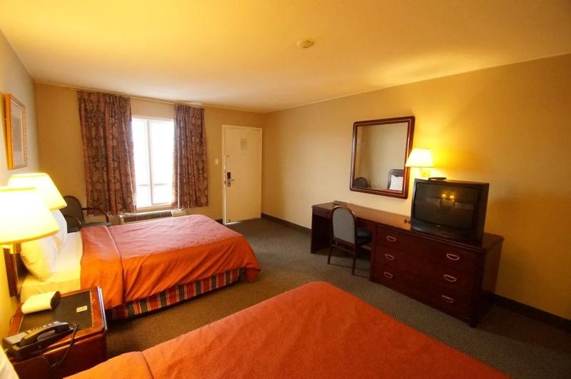 CBVI_StCatharines_ON0010_TwoDoubleBeds - 4992624D-5663-4B34-A9C1005196EF930D