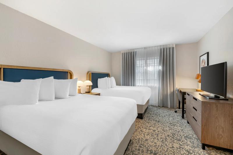 SES_DullesAirport_Two Bedroom Suite – King + Two Doubles - Bedroom 2