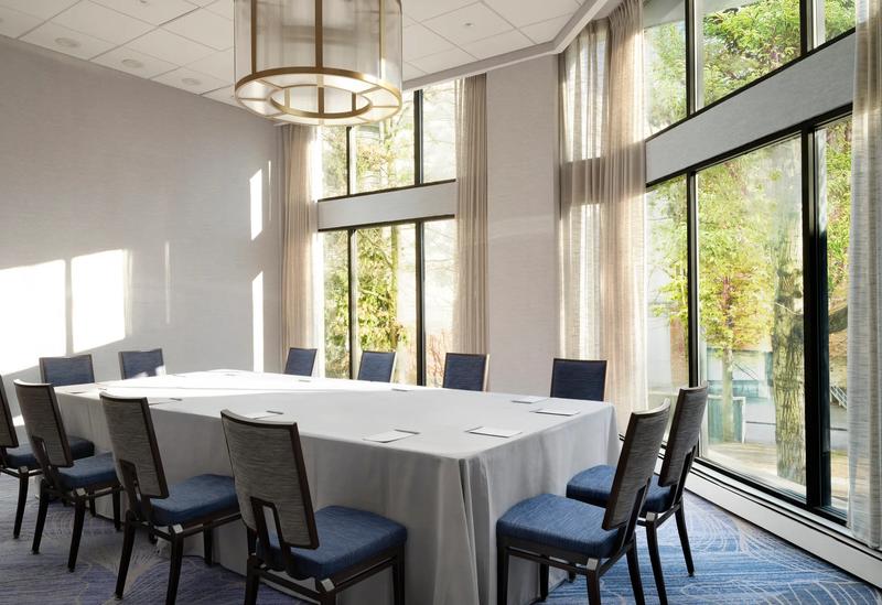 SHR_WhitePlains_Meetings_RoomName_ConferenceSeating