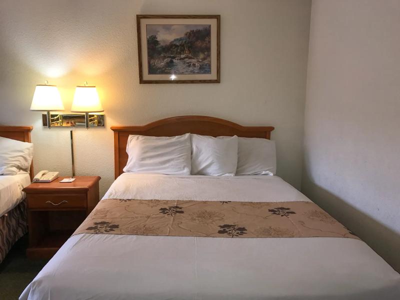 ABVI_PendletonOR_GuestRooms_Two Queens_Bed Details_Right - 49EDF545-7766-4C21-8C86099FDE6D0A56