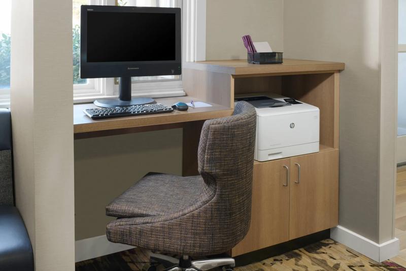 SES_Albuquerque_Amenities_Business Center - 49F95117-F255-439D-8A03AB67379795E6