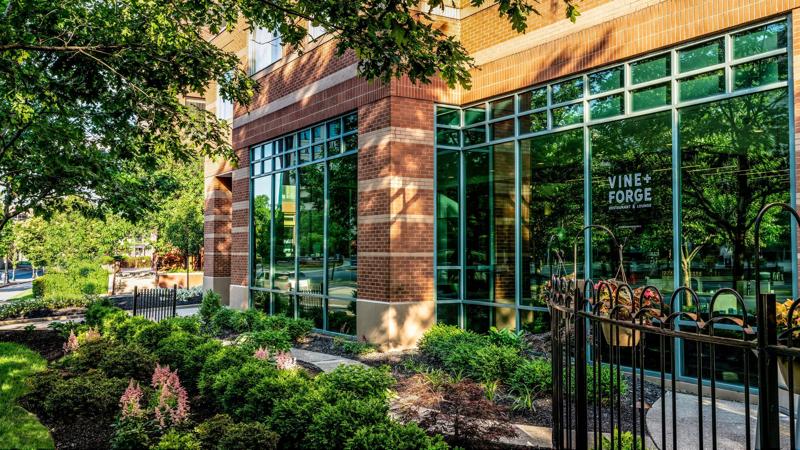 SHR_ColumbusDowntown_Dining_Vine+Forge_Exterior_2