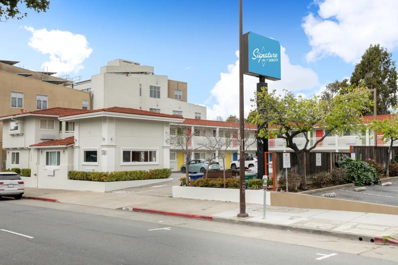 SIG_Berkeley_Exterior Entrance - 4A2C55A2-DF33-4371-9005DFAF9D0C39D8