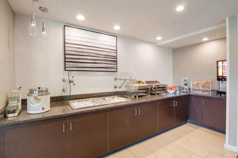 SES_HuntingtonBeachFV_Breakfast_Area_1