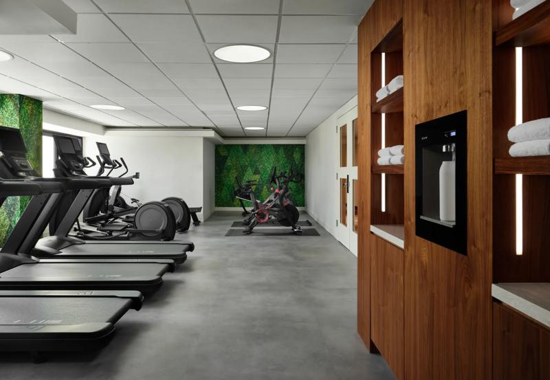 SHR_LosAngelesAirport_Amenity_FitnessCenter - 4A785B66-3CBD-462E-9E7A113FC1A43938