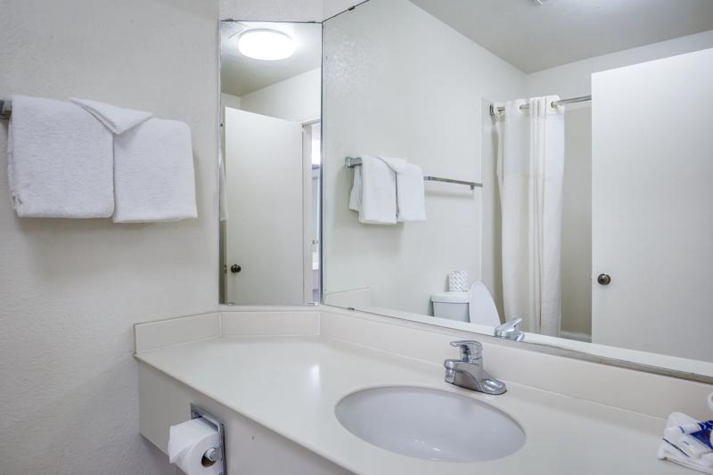 ABVI_DenverCO_GuestRooms_Suites_Bathroom_Vanity - 4AE1684C-0ED2-429F-B7576FCE89C6A99D
