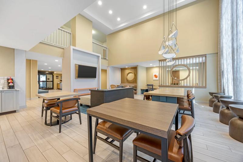 SES_PortlandVancouver41stStreet_Amenity_bkfast-1 - 4B0E13AA-1FCE-4845-80544CB4D025A71D