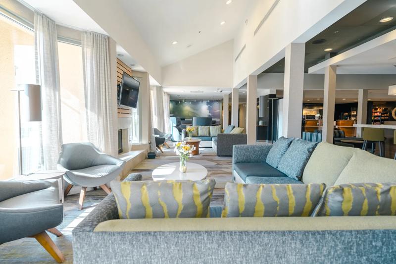 SEL_Camarillo_Lobby_LoungeSeating_Couches - 4B61EC09-209E-4CE3-AEDC86D7753F6BD2