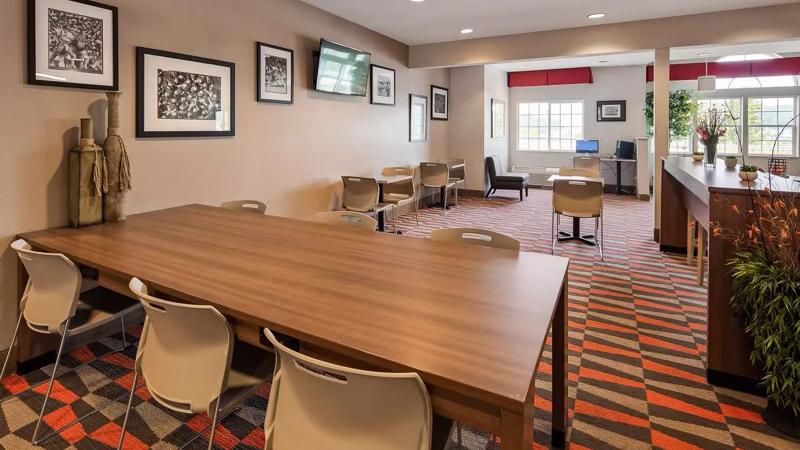 SEH_Morgantown_Lobby-Seating-1 - 4BB44EB2-2F83-4834-A8E9006BE7DFBAF6