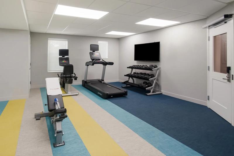 SIM_FallsChurch_Amenities_Fitness Center_Side - 4C7D7ADC-C037-4E70-AF3907D98078A41E