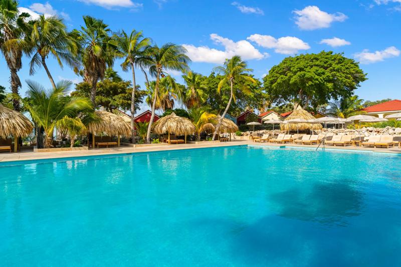 SHR_LivingstoneCuracao_Pool_5 - 4CB8CA83-1E46-40C8-BB6BF82738550C9D