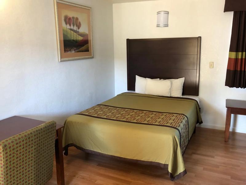 ABVI_VisaliaCA_GuestRooms_Single_Bed - 4CC77E4E-C94A-42F5-888367C8D0E129D3